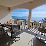 Comfortable Family Iris 20m From In