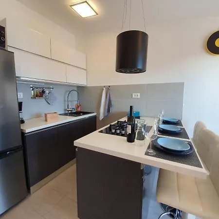 Comfortable Family Iris 20m From In * Mandre