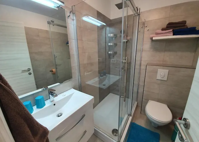 Comfortable Family Iris 20m From In *