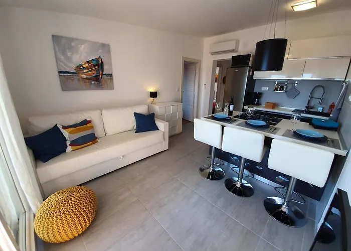 Comfortable Family Iris 20m From In *
