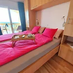 Comfortable Family Iris 20m From In *