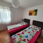 Comfortable Family Iris 20m From In Apartament Mandre