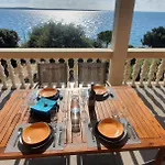 Comfortable Family Iris 20m From In