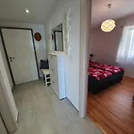 Comfortable Family Iris 20m From In