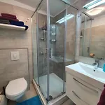 Comfortable Family Iris 20m From In *