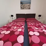 Comfortable Family Iris 20m From In * Mandre