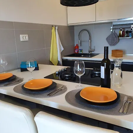 Comfortable Family Iris 20m From In * Mandre