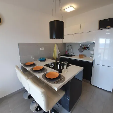 Comfortable Family Iris 20m From In