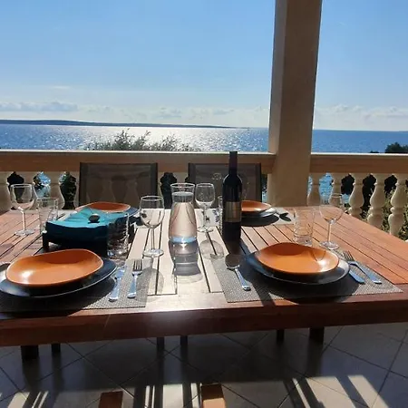 Comfortable Family Iris 20m From In
