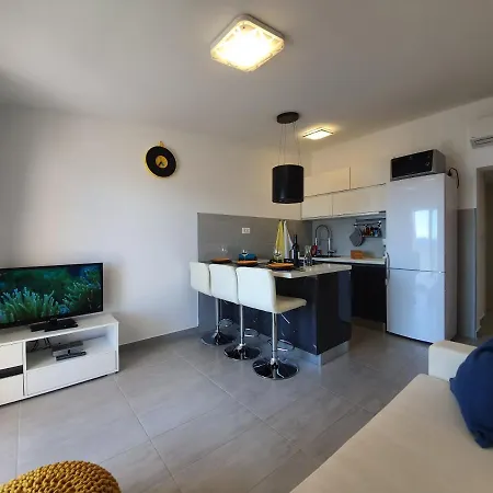 Comfortable Family Iris 20m From In Mandre