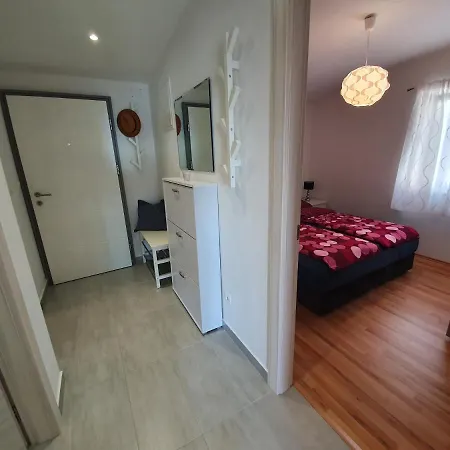 Comfortable Family Iris 20m From In