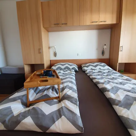 Comfortable Family Iris 20m From In Mandre