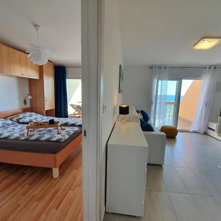 Comfortable Family Iris 20m From In