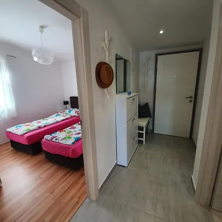 Comfortable Family Iris 20m From In *