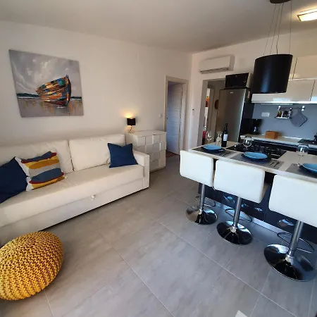 Comfortable Family Iris 20m From In *