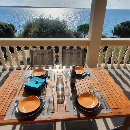 Comfortable Family Iris 20m From In