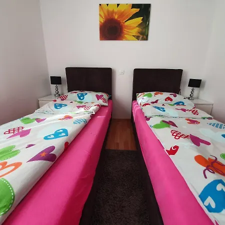Comfortable Family Iris 20m From In Appartement Mandre