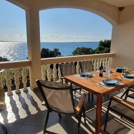 Comfortable Family Iris 20m From In * Mandre