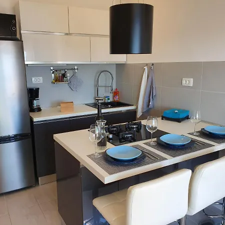 Comfortable Family Iris 20m From In Appartement
