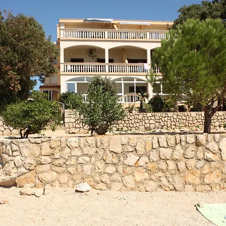 Apartmán Comfortable Family Iris 20m From In