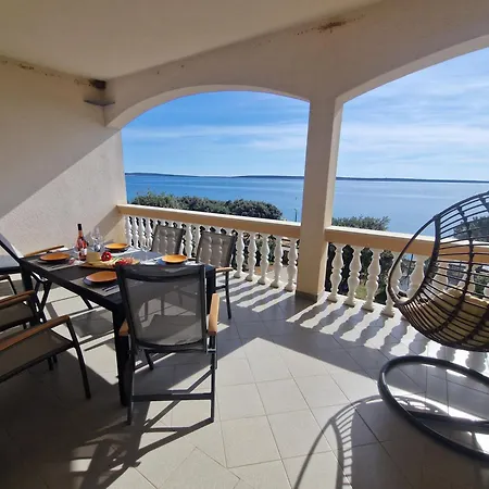 Comfortable Family Iris 20m From In