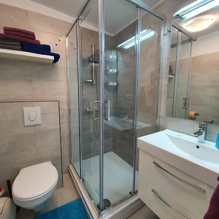 Comfortable Family Iris 20m From In *