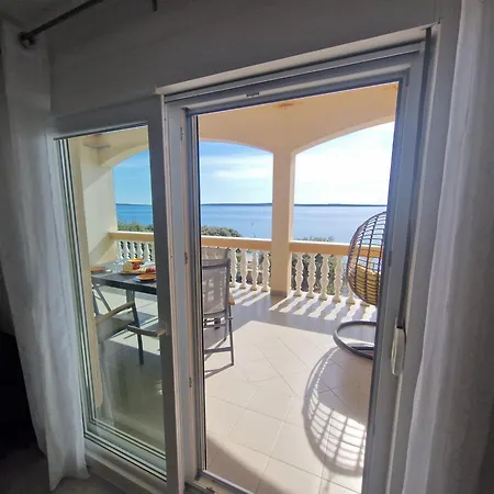 Comfortable Family Iris 20m From In *