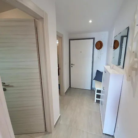 Comfortable Family Iris 20m From In * Mandre