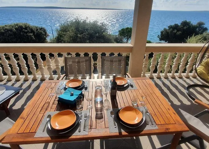 Comfortable Family Iris 20m From In